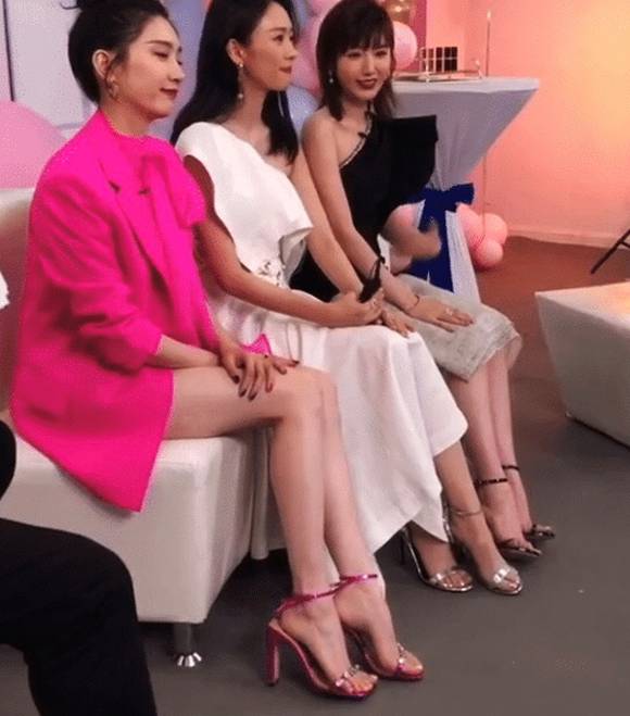 毛晓彤|女星为啥总爱穿恨天高？看到江疏影毛晓彤坐下时的腿，真相了