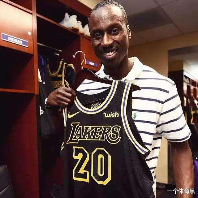 薪水|年薪7万美元的NBA球员怎么生活？幸亏有哥哥，否则字母弟亏钱打球