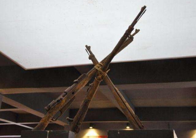 |中国向世界亮杀手锏，“蜂群作战”威力大震，美国承认自己做不到