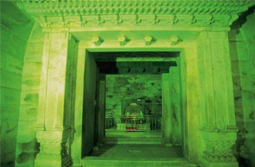 古人智慧|古墓中的长明灯为何能“千年不灭”？现在燃烧最久的已有1584年