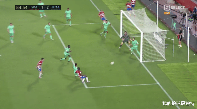 皇家马德里|拉莫斯神了！皇马队长85分钟门线救险 一脚踢飞巴萨逆袭希望
