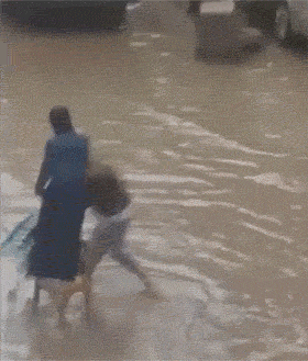 |“以为爸妈出差了，于是把男朋友叫来家里过夜，结果...尴尬了！”哈哈哈哈