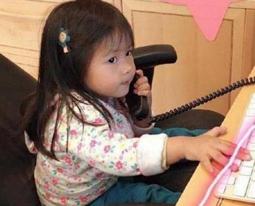 ?带你看看阿雅住的豪宅，如今都做家庭主妇了，吉他留给孩子当玩具