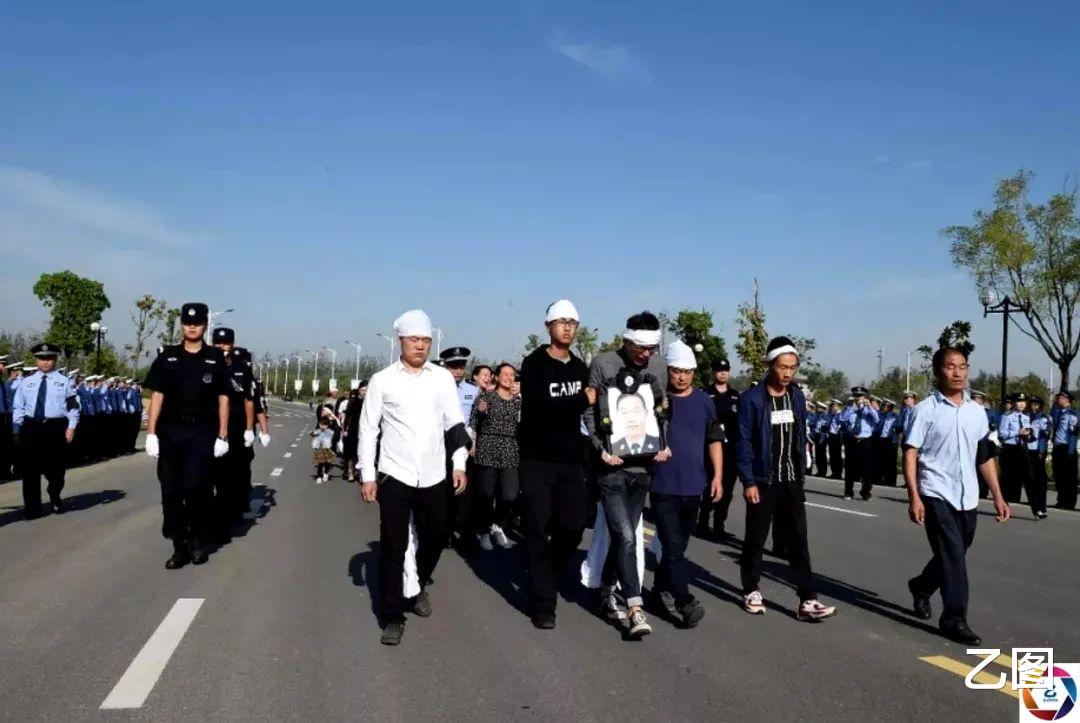 桂林|和人吃饭起纠纷，民警处置遇刺牺牲，罪犯被押赴现场执行死刑