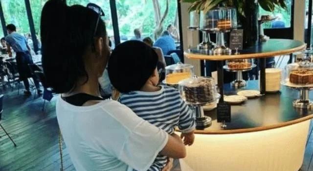 张柏芝|三胎生父疑曝光，张柏芝曾大方回应！小王子画画露出了破绽！