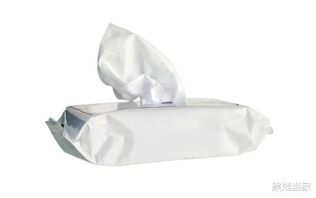 熊娃当家|央视曝光“毒纸巾”，比“拖把”还脏，许多家长还成箱往家里搬