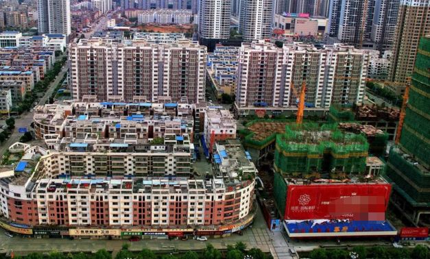 有些人在小县城买房后就觉得很了不起，大家怎么看这种现象？