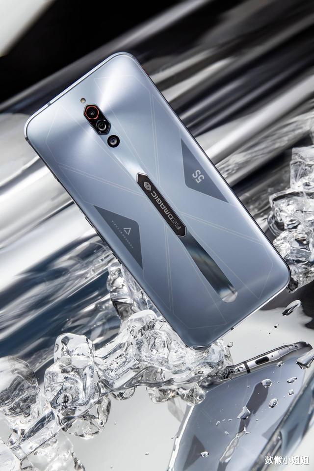 |如冰似霜 冰风银翼红魔5S图赏