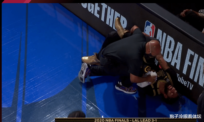 勒布朗·詹姆斯|0+1+0+0+0+3失误+4犯规 生死时刻两致命失误毁掉比赛 詹姆斯都看傻了