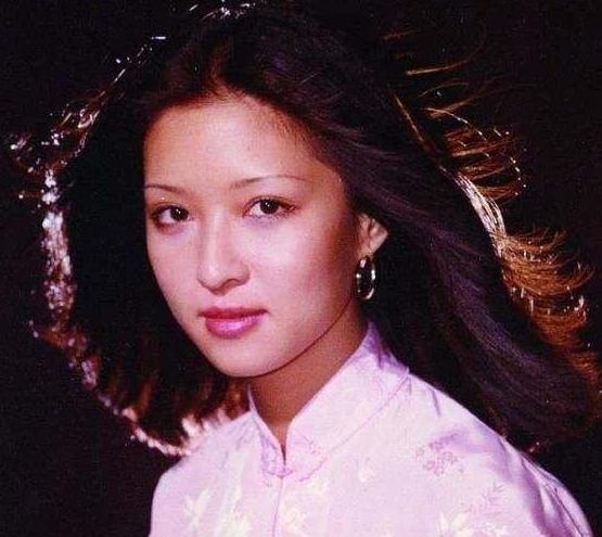 胡因梦|1980年,胡因梦穿睡衣与李敖结婚,刚过115天,因便秘被扫地出门