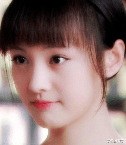 女孩|“高考最美等待女孩”走红，初恋脸清纯美好，完全不输郑爽！