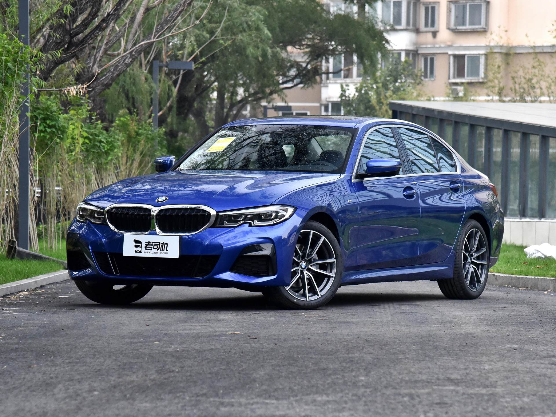 宝马3系|天使LED大灯，2.0T+8AT仅售24万，还买奔驰C?