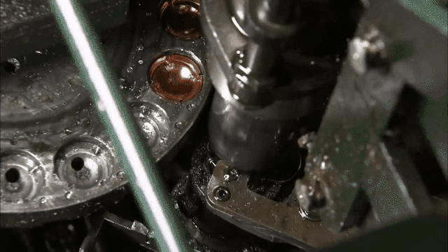 制造原理 砰,小小香槟盖制造如此复杂,为什么要加钢丝笼呢?