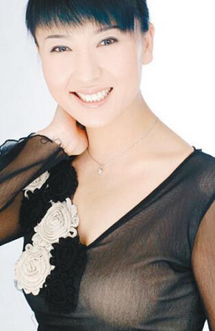 闫学晶|她是春晚常客,不顾反对嫁二婚富豪当后妈,今45岁坚持生二胎