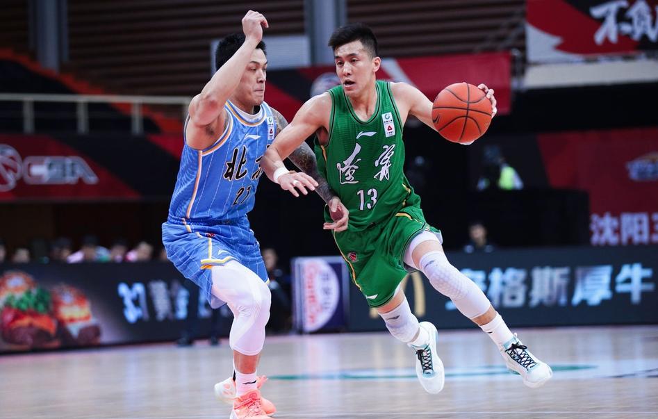 郭艾伦|赛后,郭艾伦加练3分球!1米92的他,追身封盖1米88刘晓宇