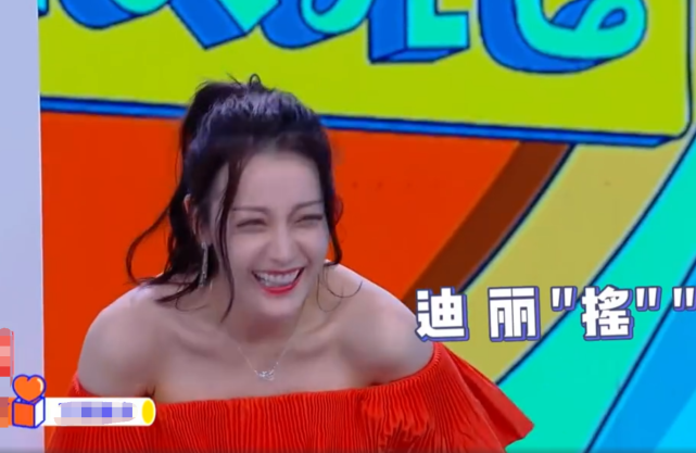 何鸿燊|女星为啥别穿短裙上节目？看到热巴的站姿，连导演都救不了场