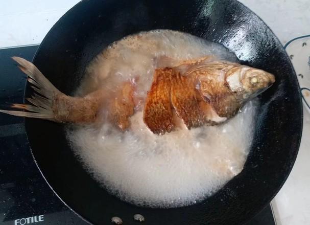 鳊鱼|鱼刺卡在喉咙里，可以不喝醋了，教你1个妙招，让鱼刺自己跑出来