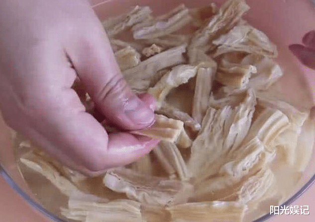 『豆腐』泡腐竹，直接加水是错的！多做1步，5分钟泡软，没有白芯，还筋道