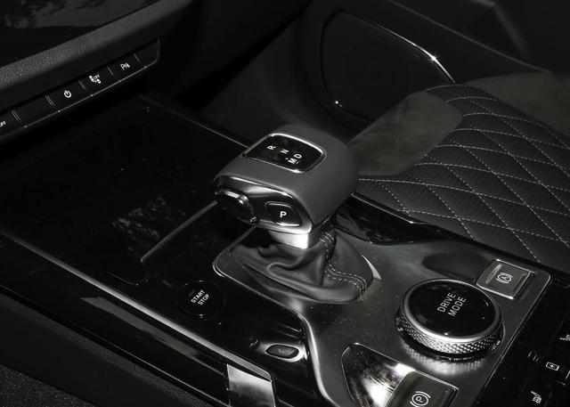 传祺GS8@19万什么车好?红旗HS5还是传祺GS8?读完你就懂了