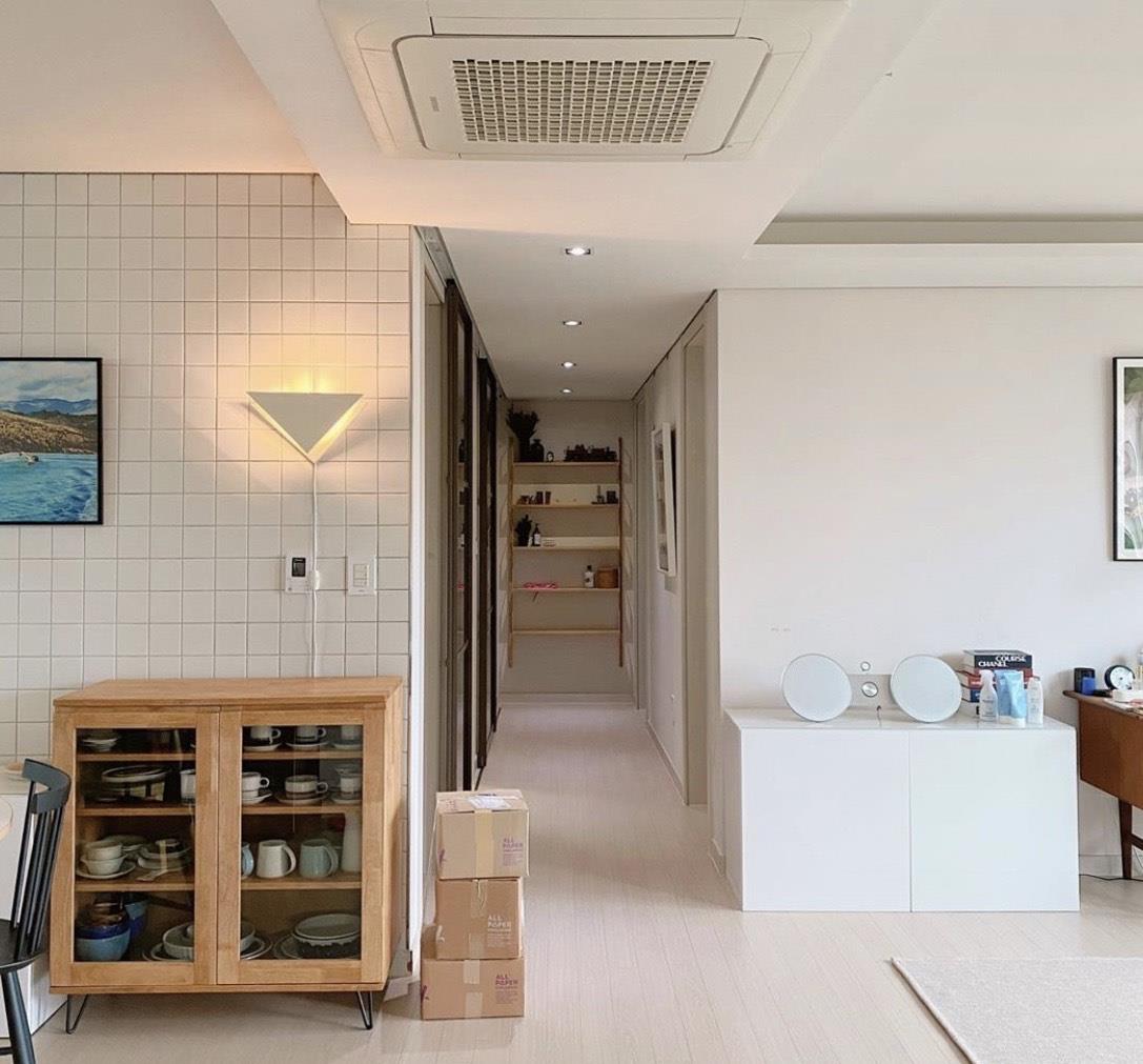 『』走进韩国女主的家，真的受益匪浅！全屋物品罗列得有条不紊，养眼