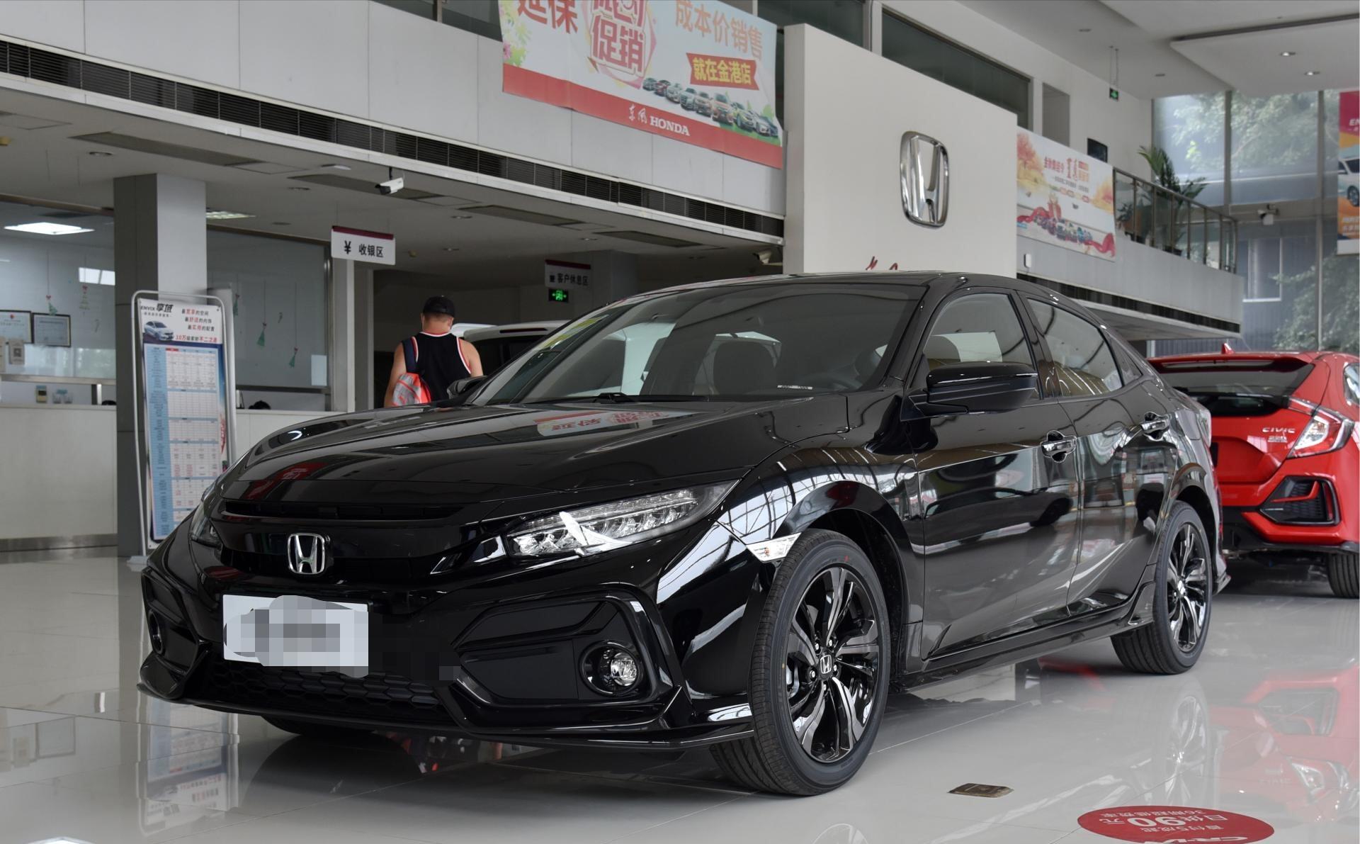 本田思域|最便宜的两厢思域提车,落地14万,1.5T+中置排气,新外观真霸气