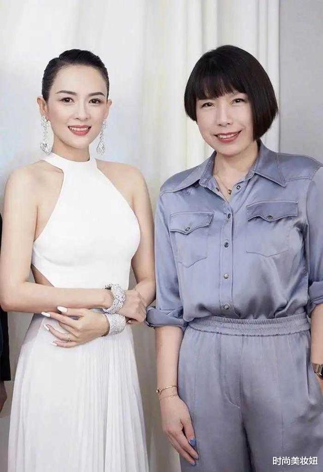 穿衣搭配|章子怡海边度假美翻了,金色丝巾配复古风发带,高级优雅又时尚