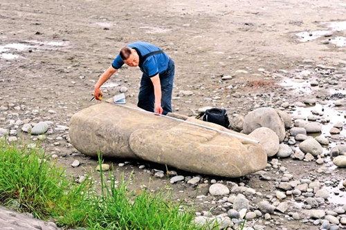 武则天@武则天墓前61个无头石人，专家研究多年无解，直到出现了2个农民