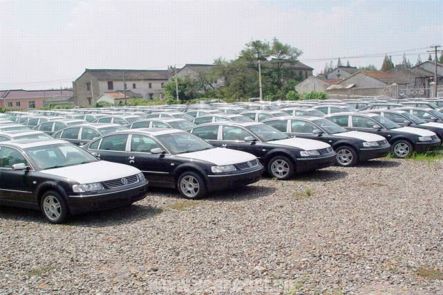 布加迪凯龙@“穷人”别买这3种车，不是看不起你，后悔就来不及了