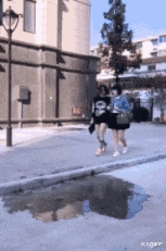 女孩|难道是我太保守？姑娘你穿这样就出来！太放得开了吧？哈哈哈