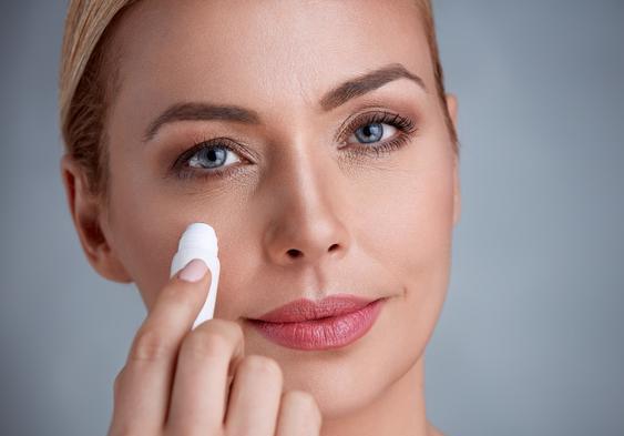 肝脏▲肝不好都写在脸上,脸上出现4种状况要注意,3件事不能再做了