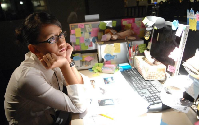 『电视剧』因剧情太暧昧无人敢演，让“过气”的她来救场，却意外捧成“电视剧女王”