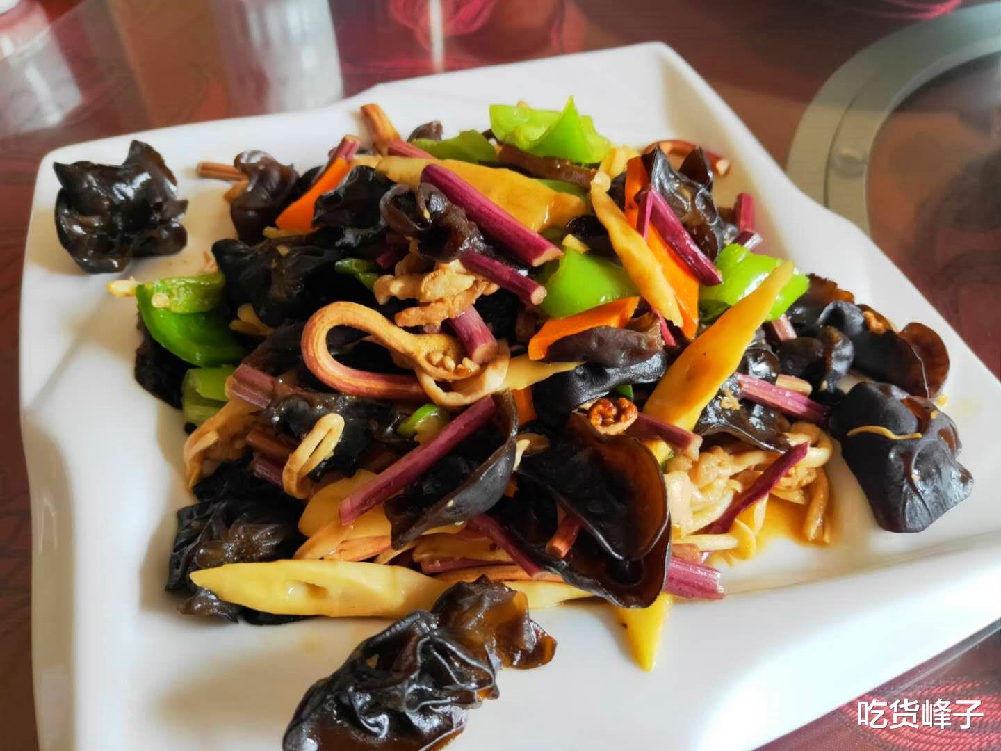 酸菜|假期，请南方同学吃饭，10个人8道菜，同学：北方菜都这么硬吗