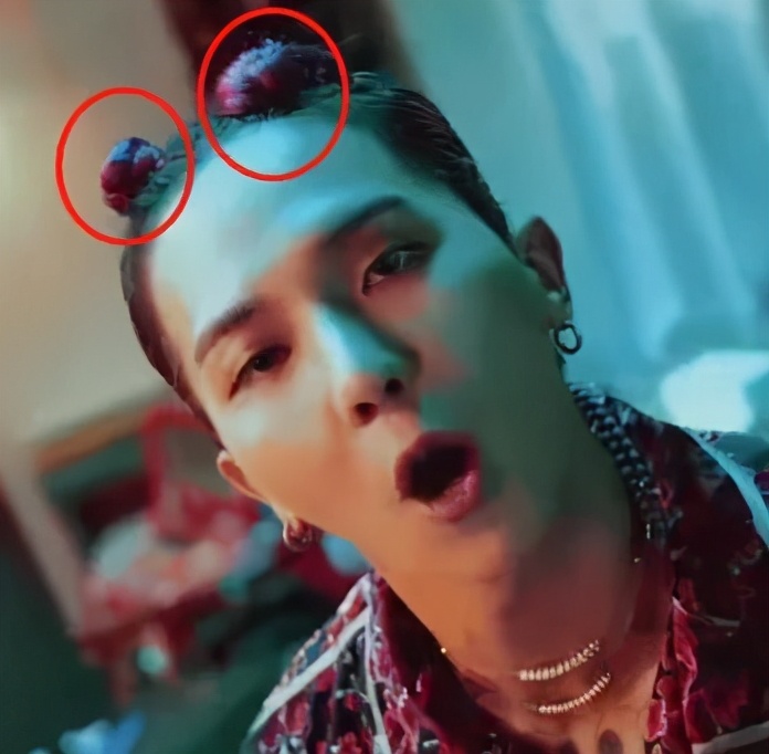 mv|这还是金希澈女友吗？！全团cos铠甲勇士，这也太尴尬了吧…