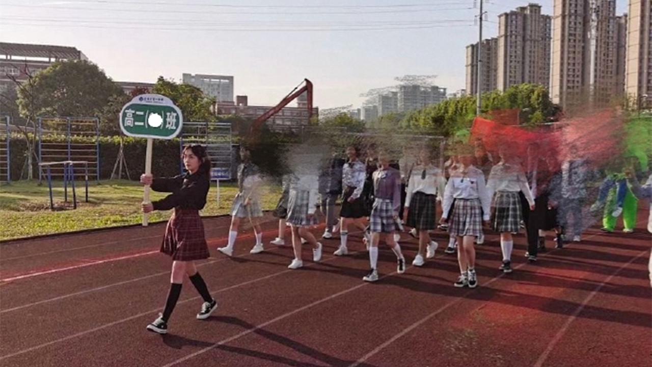 小姐姐|17岁高一满天星为什么不顾个人形象要给“高考哥”送花，看到她一句话，懂了