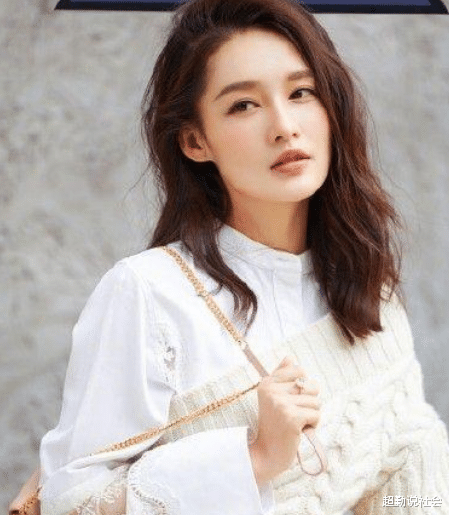 李沁@李沁为何一直没人追？看到这组照片，网友：谁驾驭得住啊