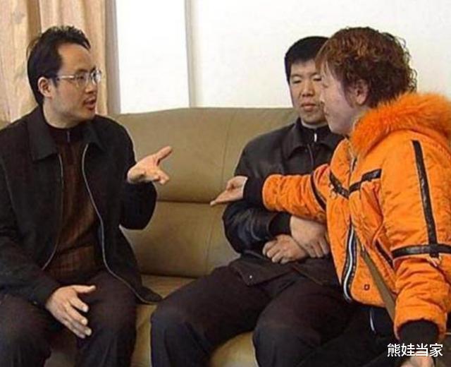 「教师」小学生检讨书玩起“捉迷藏”，老师却发现暗藏玄机：全部重写