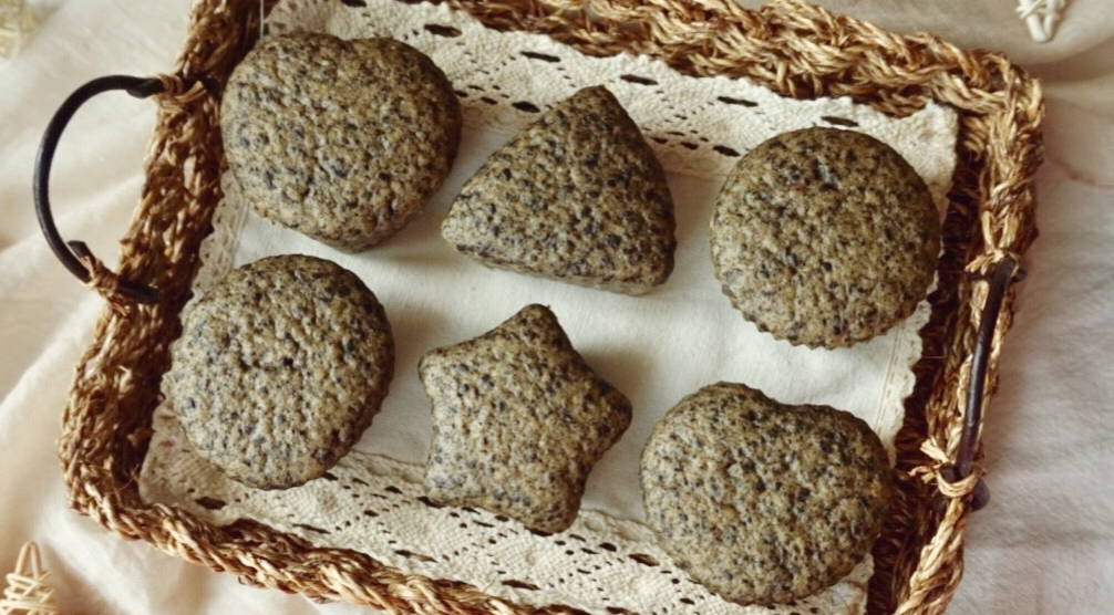 [食材]白发早生多吃这食材，做法简单，隔天吃一点，头发黑又亮不易掉