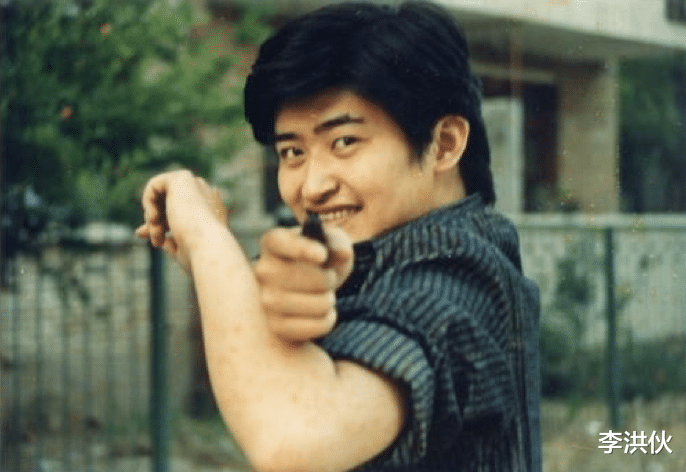 刘欢|昔日华语乐坛老大哥，淡出圈子安心教书，住过亿豪宅，开平民轿车