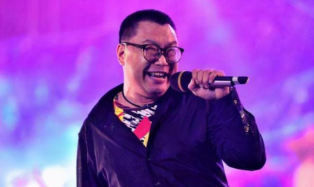 纤夫的爱|6次参加春晚，2次入狱，《纤夫的爱》两位主唱如今差距太大