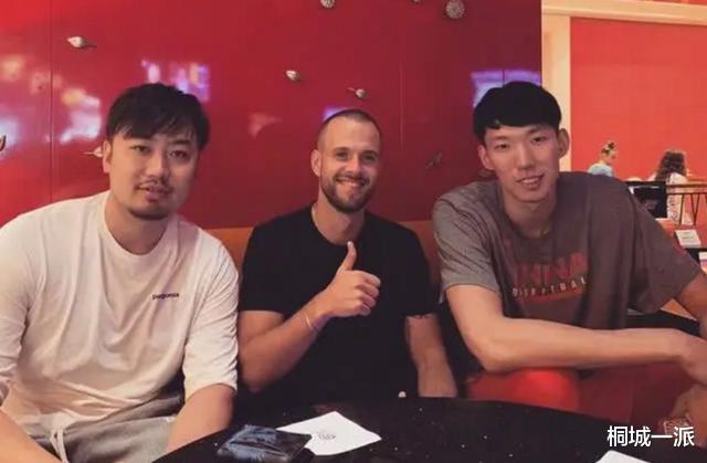 【睢冉】睢冉开窍了,开直播为周琦丁彦雨航洗白,网友:这才是合格经纪人