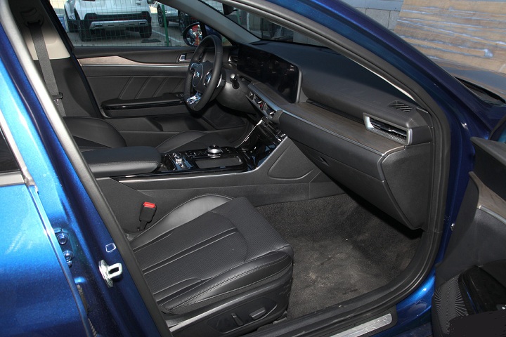 本田雅阁|买本田雅阁不足看看它,不足19万配240马力+8AT,轴距达到2米9