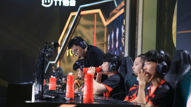 ag战队|什么是职业意识？一诺马可天秀开团，七年无缝衔接，解说：一诺动手了