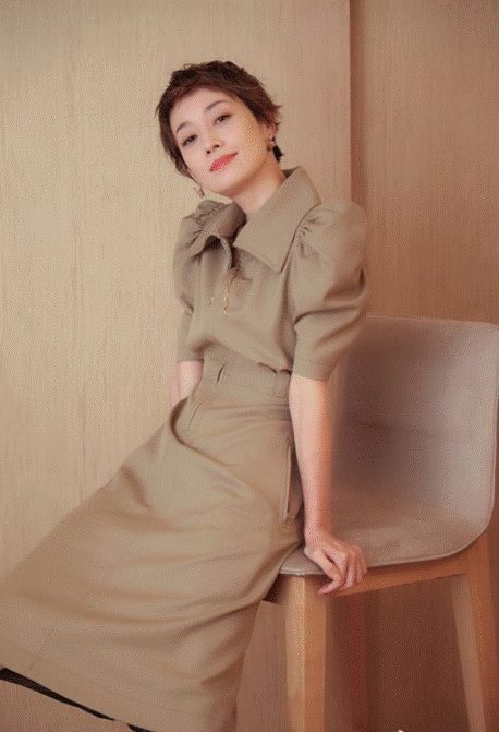 马伊琍|?马伊琍穿“无痕液体裤”出镜，网友：文章当年是鬼迷了心窍吗？