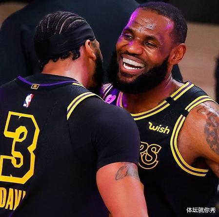 安东尼·戴维斯|19+6+6！湖人锤爆热火，霍华德大杀四方，詹姆斯5分4板太残暴了