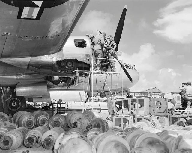 麦克阿瑟|悬在朝战上空的34枚原子弹，为何最终没有投下？