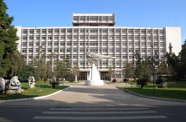 高校|“名震一域”的五所双非大学，比普通211院校强，一所已达985水平