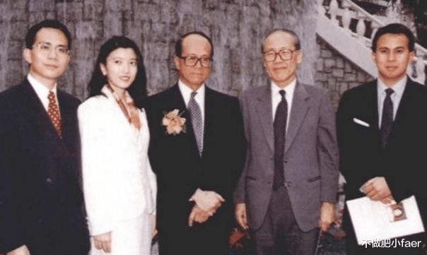 王儷橋嫁給李澤鉅27年一直不爭不搶，其實她不是蠢而是一個狠角色-圖7