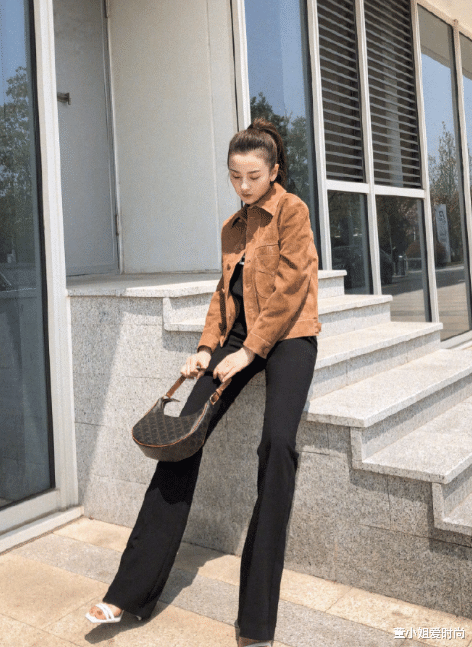 『穿衣搭配』宋祖儿的凉鞋+戚薇的西装，再配上江疏影的短发，简直不要太满分