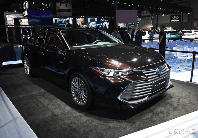 「动力」丰田又出“王炸”,车长近5米,油耗4.3L,实力不输迈腾