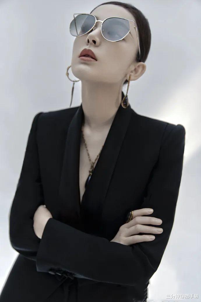 「古力娜扎」古力娜扎脸上这个“窝”多少女生羡慕？有她这个优势，侧脸照绝了